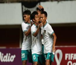 Tim U-17 Indonesia saat menghadapi Palestina di Stadion Pakansari, Jumat (7/10/2022).(foto: int)